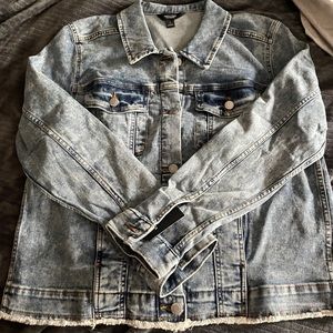 New with tags Denim jacket stone washed Simply Vera Wang Size Large